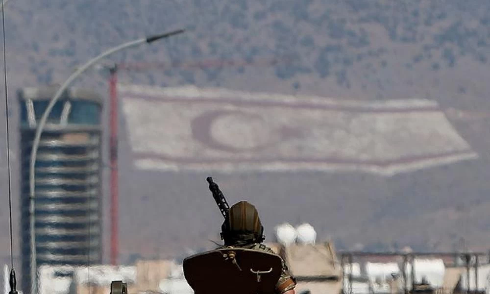 "Μυρίζει μπαρούτι": Προκλητική χερσαία άσκηση των Τούρκων- Οργισμένος Αναστασιάδης κατά Τατάρ